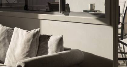 Chic Modern Retreat: 1BR Apt w/ pool@Kelvin Grove