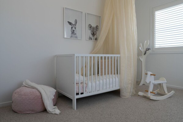 5 Schlafzimmer, Schreibtisch, Bügeleisen/Bügelbrett, kostenloses WLAN