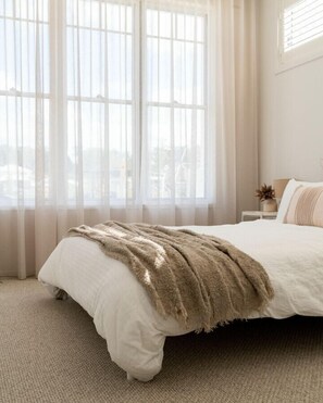 5 bedrooms, desk, iron/ironing board, free WiFi