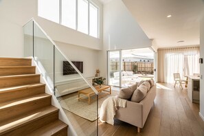 Smart TV - CreamElegance: Brand-new Luxury 5BR Ex-DisplayHome (Bahrs Scrub)