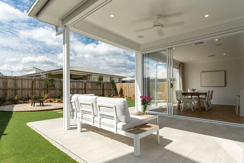 CreamElegance: Brand-new Luxury 4BR Ex-DisplayHome