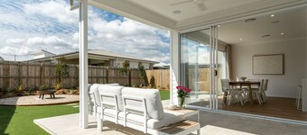 CreamElegance: Brand-new Luxury 5BR Ex-DisplayHome