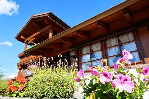Exterior detail - Apartment 'Ferienwohnung 2' with Balcony and Wi-Fi (Höchenschwand)
