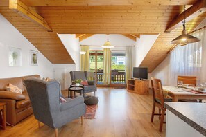 TV - Apartment 'Ferienwohnung 4' with Balcony and Wi-Fi (Höchenschwand)