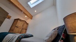 1 bedroom, iron/ironing board, free WiFi, bed sheets - Apartment 'B' with Mountain View, Wi-Fi and Air Conditioning (Sasbach am Kaiserstuhl)