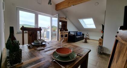 Ferienwohnung 'B' mit Bergblick, WLAN und Klimaanlage