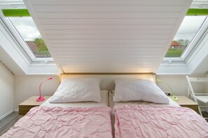 2 bedrooms, iron/ironing board, free WiFi