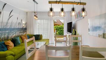 Fernseher, DVD-Player, Stereoanlage