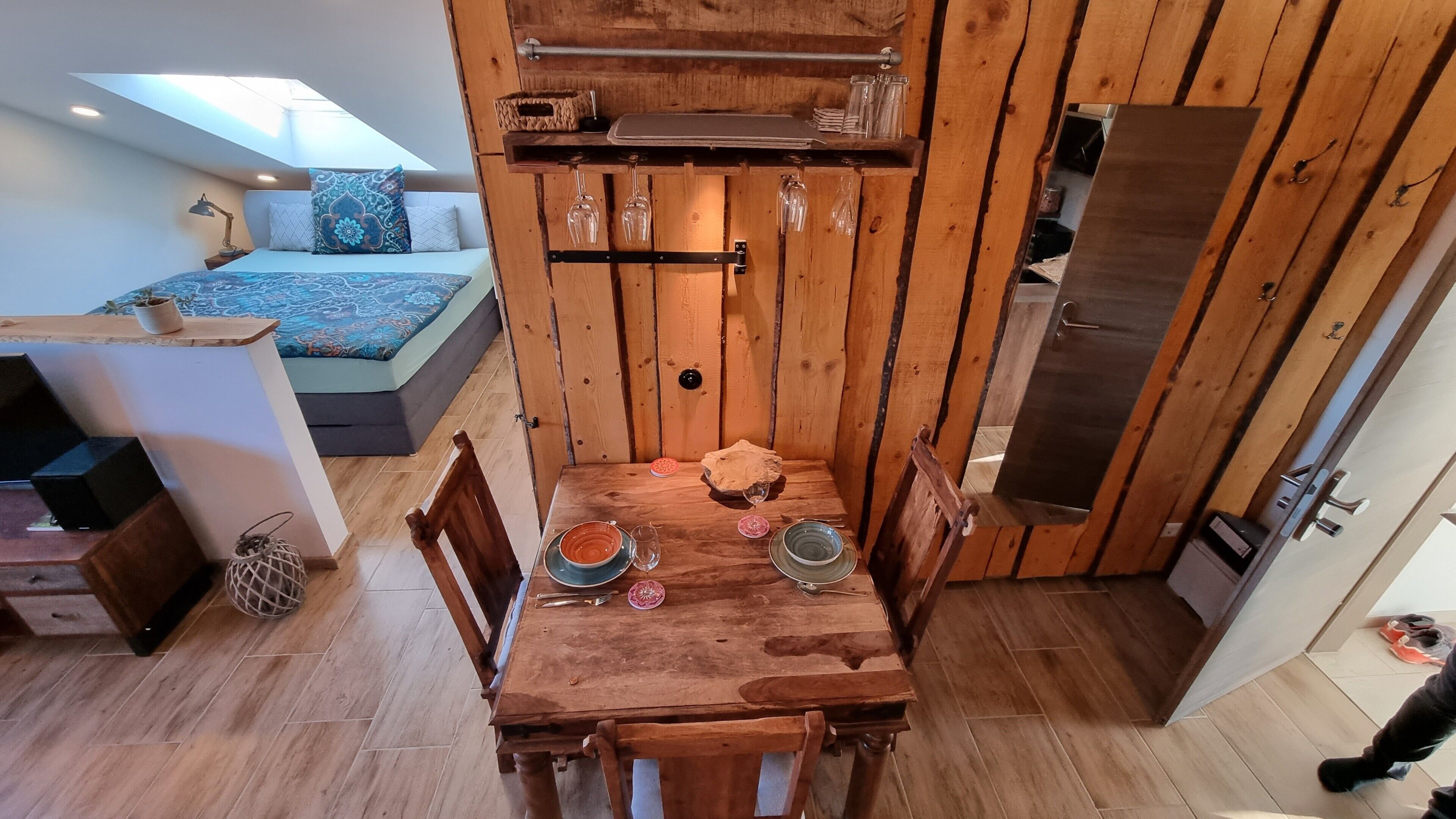 1 habitación, tabla de planchar con plancha, wifi gratis y ropa de cama 