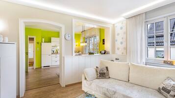 Fernseher, DVD-Player, Stereoanlage