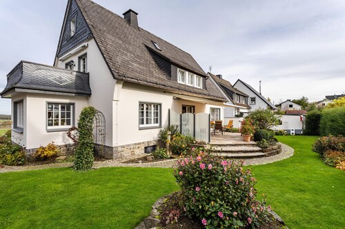 Ferienwohnung 'Sommersonne' mit Bergblick, privater Terrasse und WLAN
