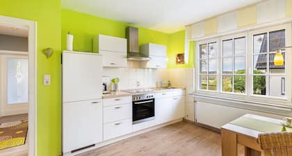 Ferienwohnung 'Sommersonne' mit Bergblick, privater Terrasse und WLAN