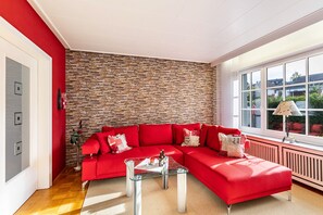 Fernseher, DVD-Player, Stereoanlage