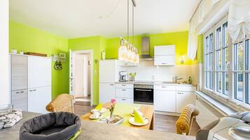 Fridge, microwave, oven, stovetop