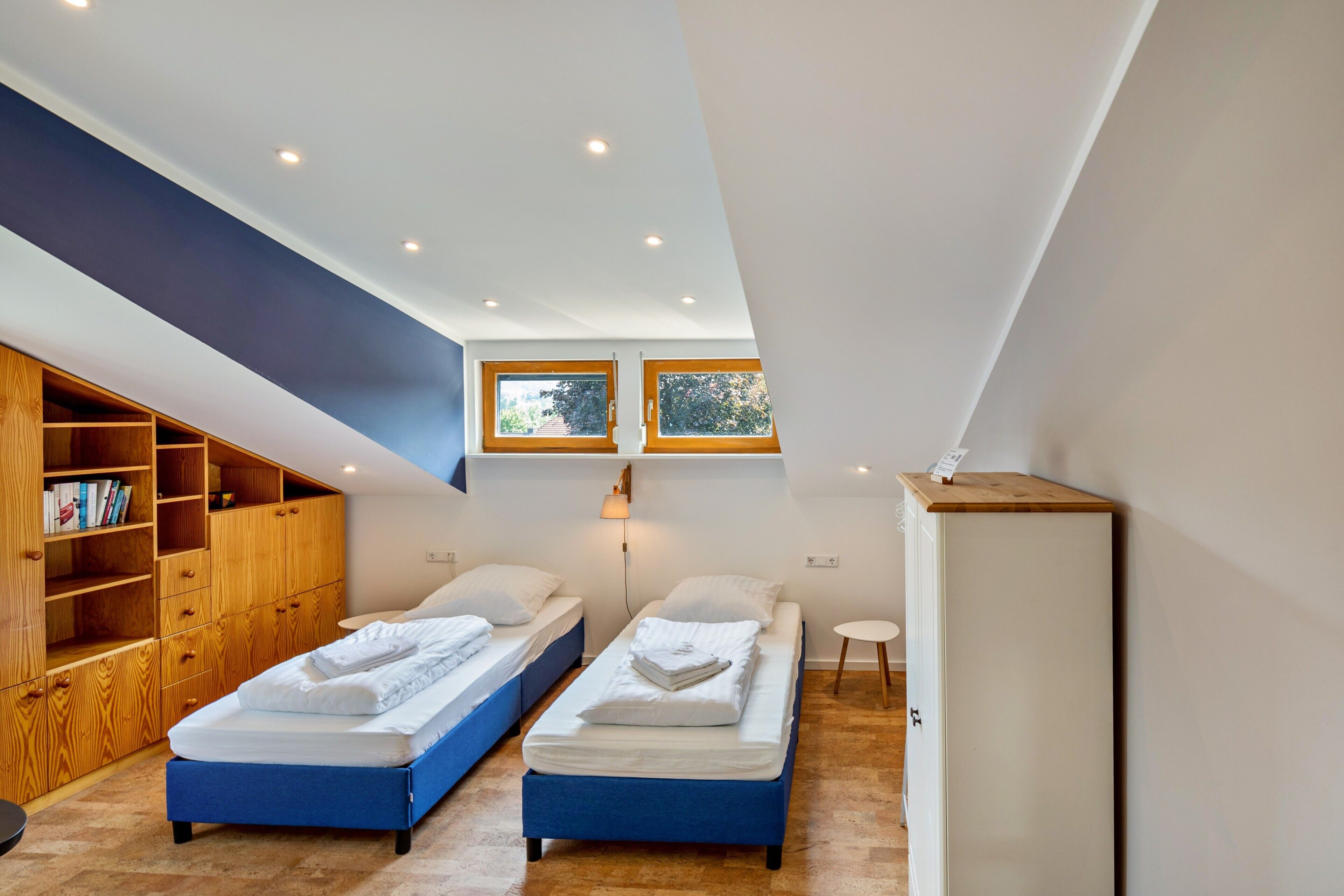 5 bedrooms, iron/ironing board, free WiFi, bed sheets