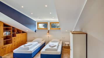 5 bedrooms, iron/ironing board, free WiFi, bed sheets