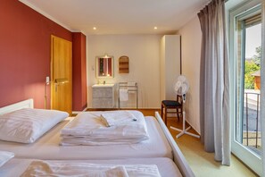 5 slaapkamers, een strijkplank/strijkijzer, gratis wifi, beddengoed