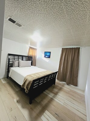 2 camere, una scrivania, ferro/asse da stiro, Wi-Fi gratuito