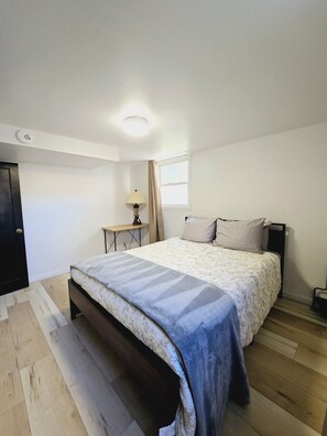 2 habitaciones, escritorio, tabla de planchar con plancha y wifi gratis