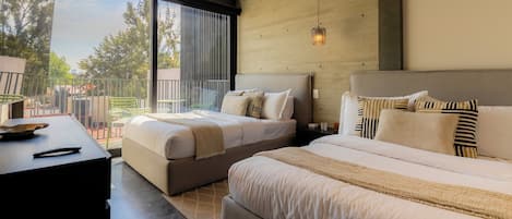 2 bedrooms, in-room safe, desk, iron/ironing board