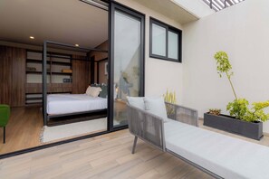 2 slaapkamers, een kluis op de kamer, een bureau