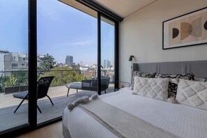 3 quartos, cofres nos quartos, escrivaninha