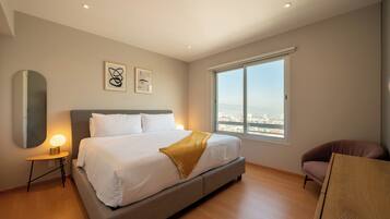 3 bedrooms, in-room safe, desk, iron/ironing board