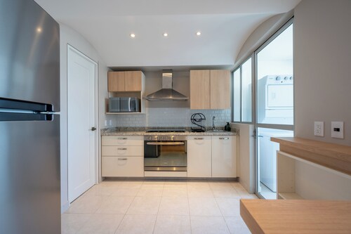 Capitalia - Luxurious Urban Retreat