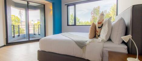 2 間睡房、房內夾萬、熨斗/熨衫板、可攜式嬰兒床