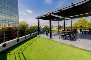 Outdoor dining - Capitalia | Downtown Rooftop Oasis (Ciudad de México)