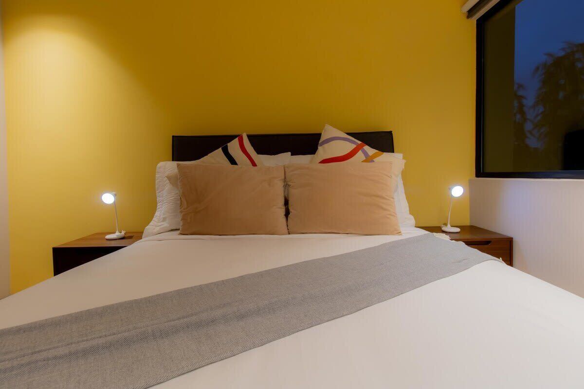 1 室のベッドルーム、セーフティボックス (室内)、アイロン / アイロン台、旅行用ベビーベッド