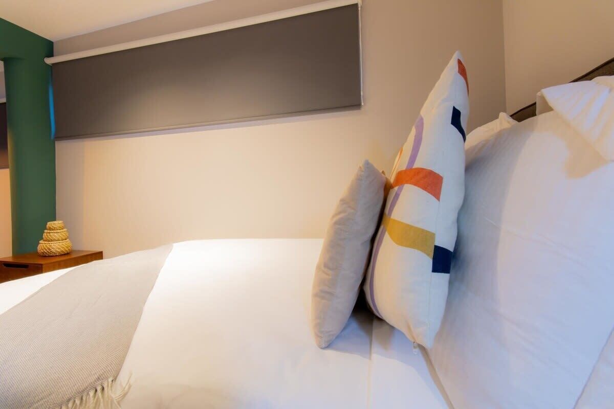 1 室のベッドルーム、セーフティボックス (室内)、アイロン / アイロン台、旅行用ベビーベッド