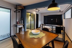 1 chambre, coffres-forts dans les chambres, fer et planche à repasser