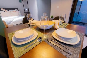 1 soveværelse, pengeskab på værelset, strygejern/strygebræt, weekendseng