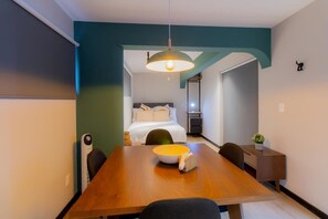 1 slaapkamer, een kluis op de kamer, een strijkplank/strijkijzer
