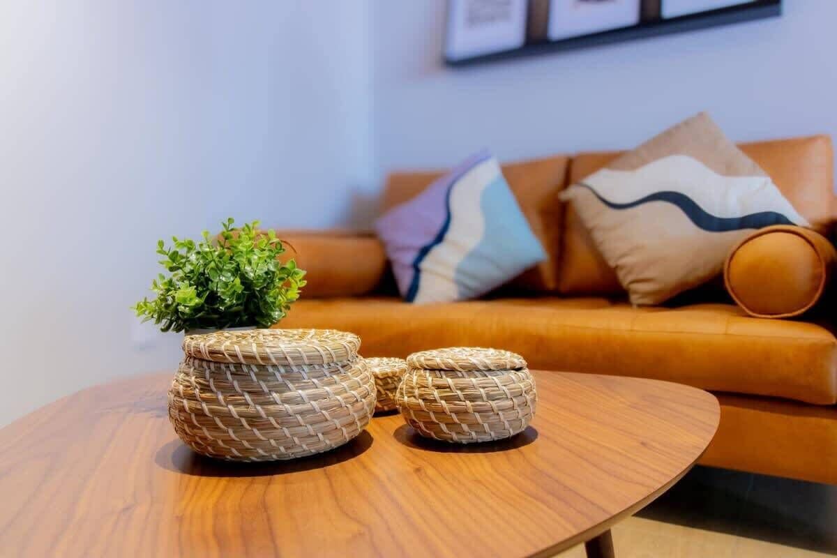 Una televisión, una oficina