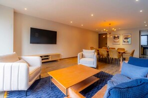 TV, offices - Capitalia | Elegance Escape (Ciudad de México)