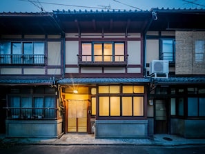 숙박 시설 정면