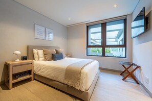 3 bedrooms, in-room safe, iron/ironing board, travel crib