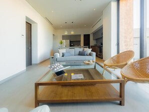 Een televisie en een kantoor