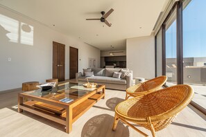 TV, offices - Capitalia | Residence La Gloria (Cabo San Lucas)