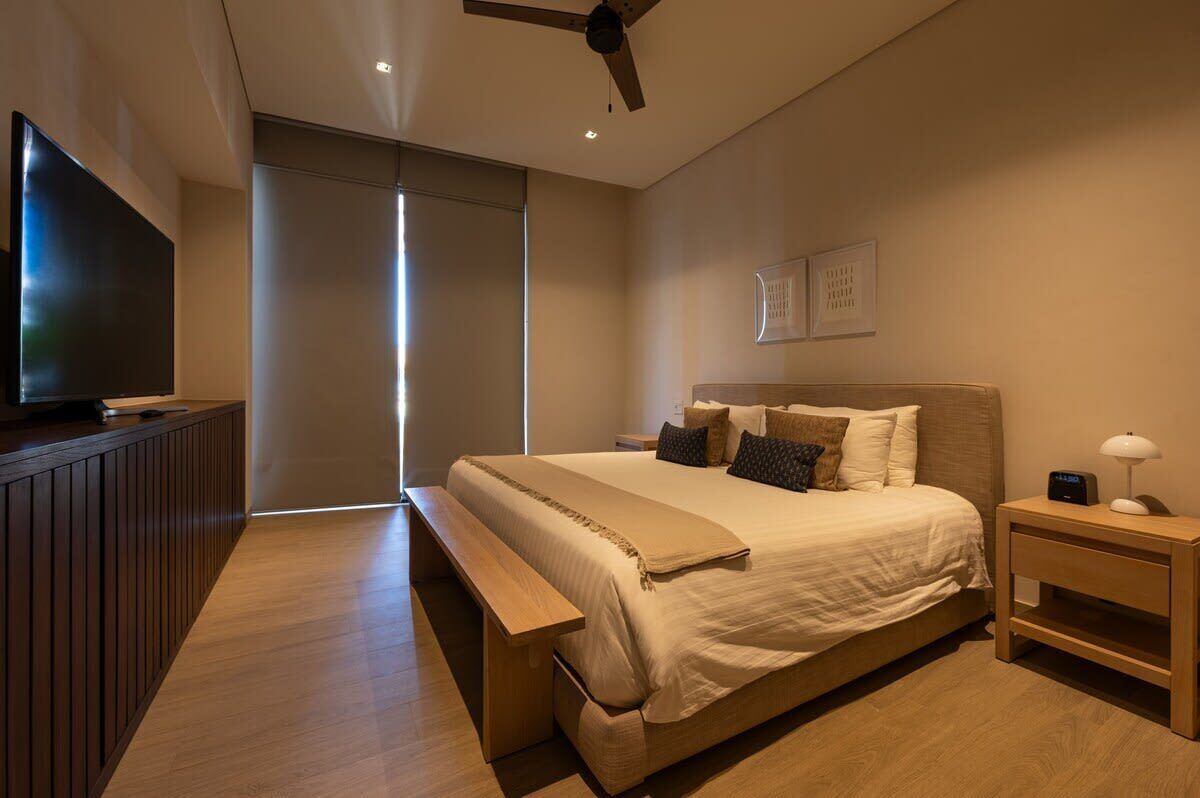 2 chambres, coffres-forts dans les chambres, fer et planche à repasser