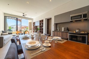 Een koelkast, een magnetron, een kookplaat