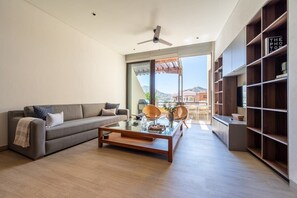 Een televisie en een kantoor