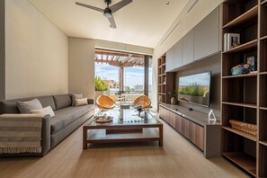 TV, offices - Capitalia | Residence Península (Cabo San Lucas)