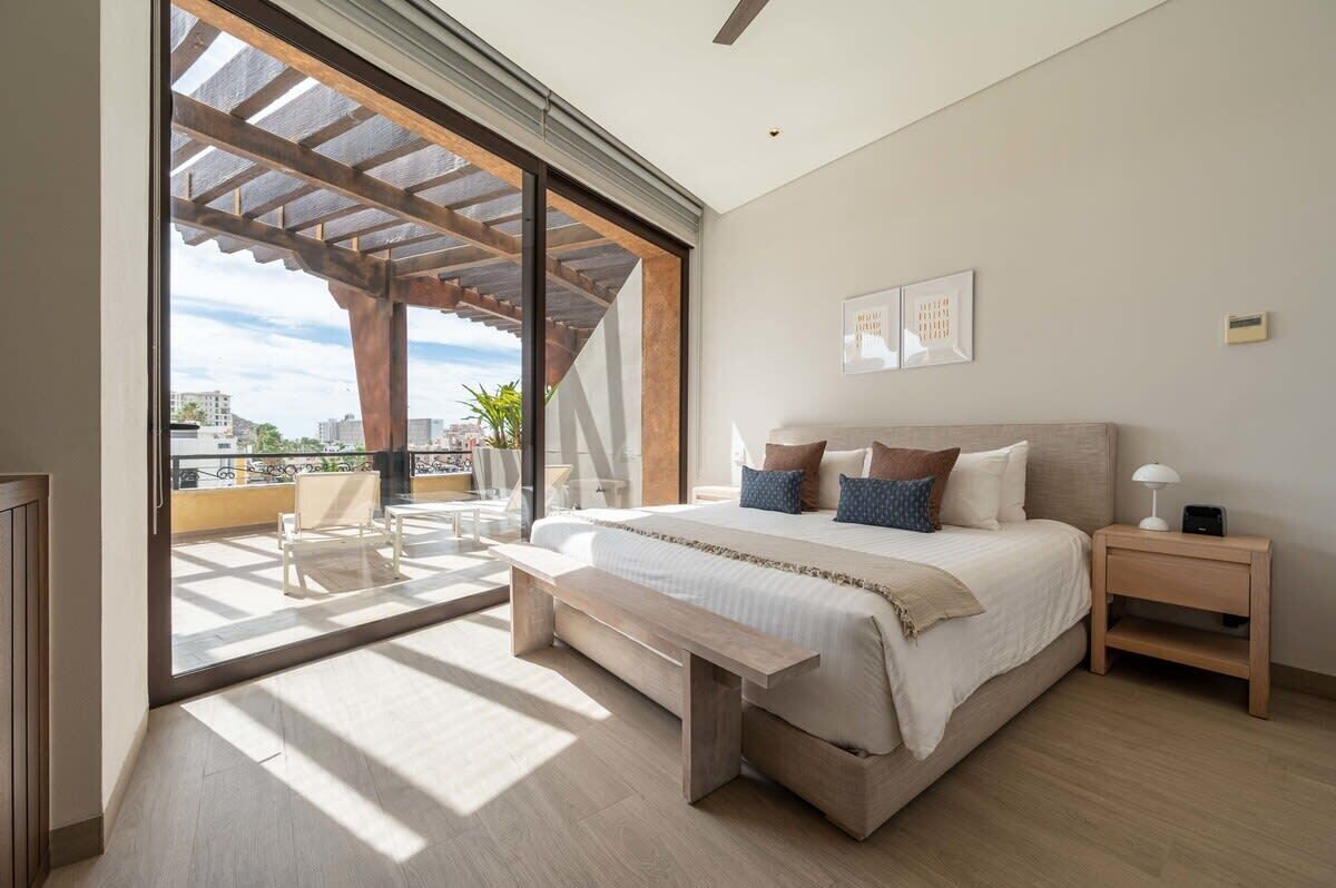 3 soverom, safe på rommet, strykejern/-brett og reiseseng for barn