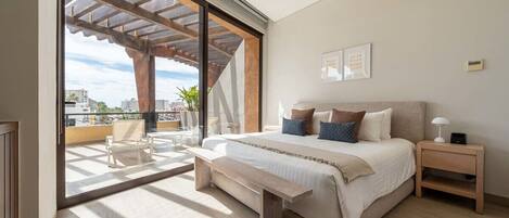 3 soverom, safe på rommet, strykejern/-brett og reiseseng for barn