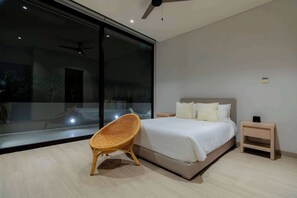 3 bedrooms, in-room safe, iron/ironing board, travel crib