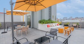 屋外ダイニングエリア