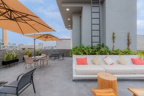 屋外ダイニングエリア